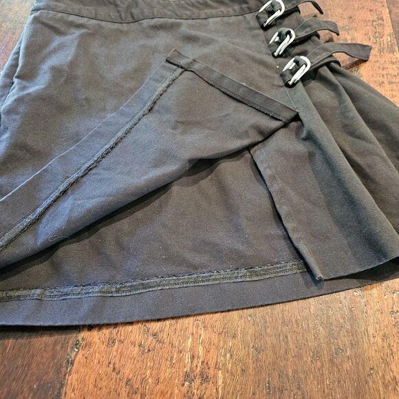 Black Mini Skirt Punk Buckle Pleated Detail Emo Scene Goth Skirt 26" waist - Picture 3 of 7